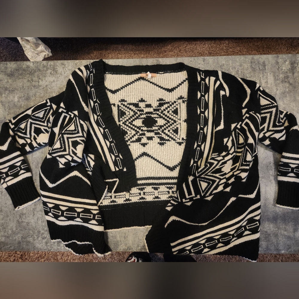 Aztec Print Cardigan Sweater - Picture 4 of 7
